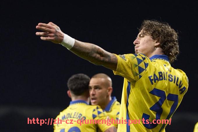 球盟会官网-世俱杯出现红黄牌次数最多的球员反映激烈赛事背后的纪律挑战